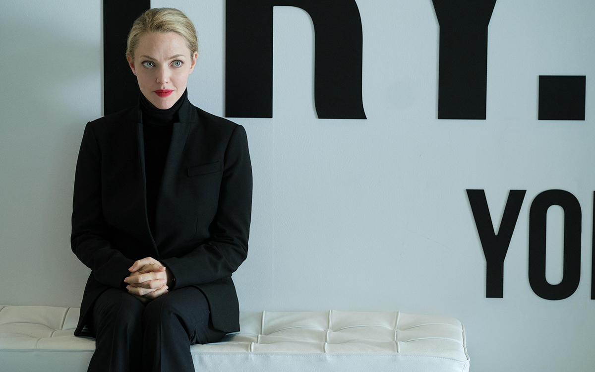 Amanda Seyfried as Elizabeth Holmes in <em>The Dropout</em> (photo by: Beth Dubber/Hulu)